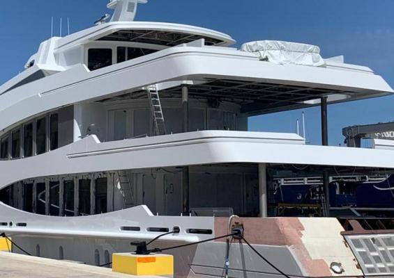 Motor Yacht Queen Mavia